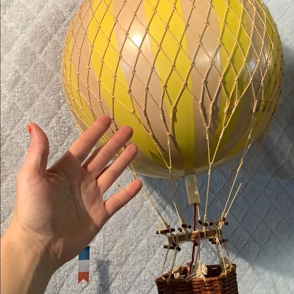 Hot air balloon replica in excellent condition! - Picture 8 of 9